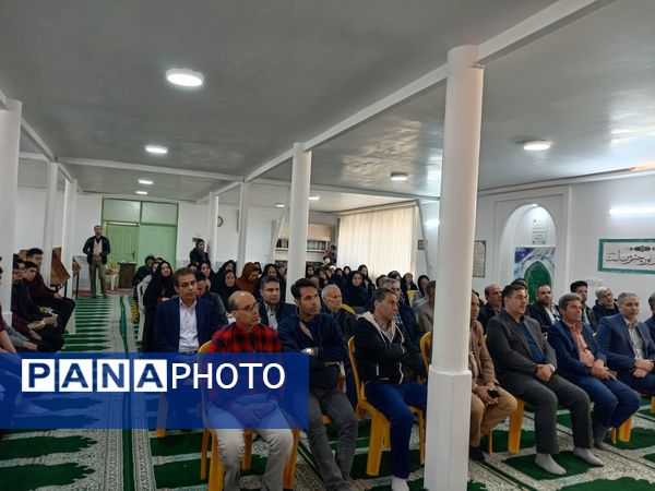 جلسه انجمن اولیا و مربیان تخصصی پایه های دهم دبیرستان نمونه آیت الله خامنه ای برگزار شد