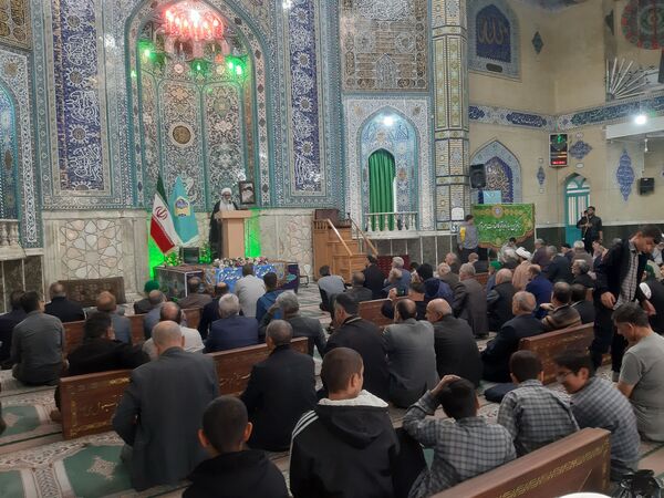 نماز عبادی سیاسی جمعه با حضور پرشور عموم مردم شهرستان ورامین