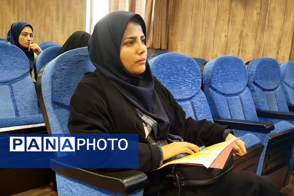 کارگاه آموزشی مراقبین و رابطین سلامت با محوریت آنفلونزا، تغذیه سالم، دخانیات