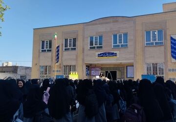 برگزاری مراسم گرامیداشت شهید سید حسن نصرالله در هنرستان پروین اعتصامی شهر داران 

