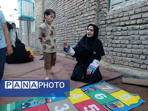 جشن غدیرخم توسط تیم‌های سحر هلال احمر در روستای زلزله‌زده محمدیه