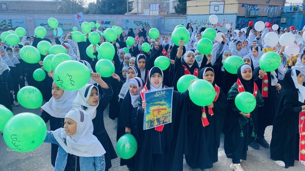 همبستگی نسل امروز با آرمان‌های انقلاب در راهپیمایی ۱۳ آبان باخرز