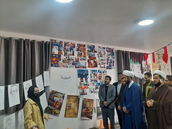 نمایشگاه باشکوه انقلاب با همت دانش‌آموزان خلاق و دغدغه‌مند برگزار شد