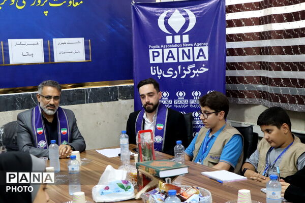 نشست معاون پرورشی و تربیت بدنی ناحیه 4 کرج با خبرنگاران دانش‌آموز پانا 