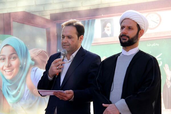 برگزاری راهپیمایی یوم الله ۱۳ آبان با حضور دانش‌آموزان و مسئولین در صفادشت 