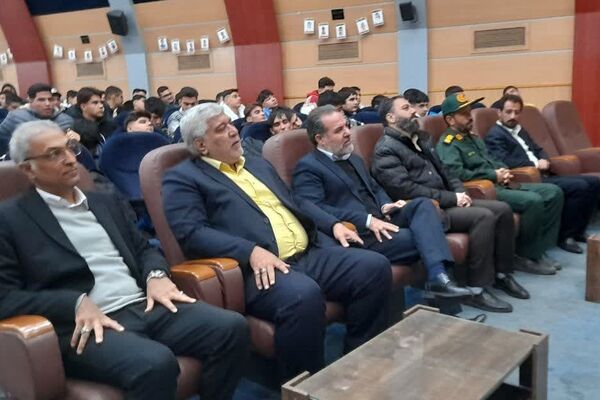 مراسم بدرقه دانش آموزان پسر ناحیه یک و دو شهرری در اردوی راهیان نور 