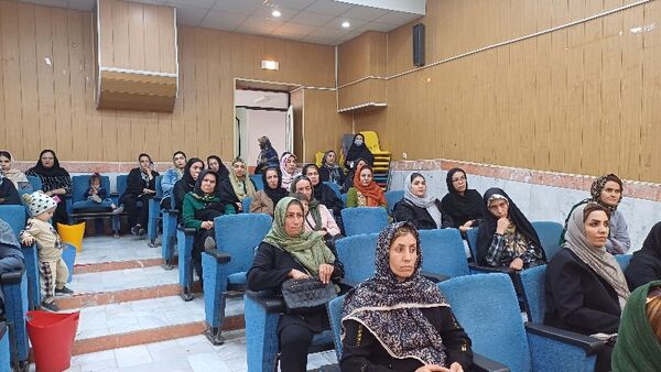 برگزاری جلسه انجمن اولیا و مربیان در کانون سمیه شیروان