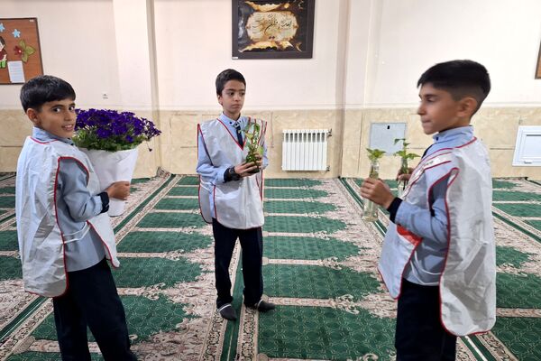 دانش‌آموزان دبستان معارف 6 با پاکسازی مدرسه به پویش چله خدمت پیوستند