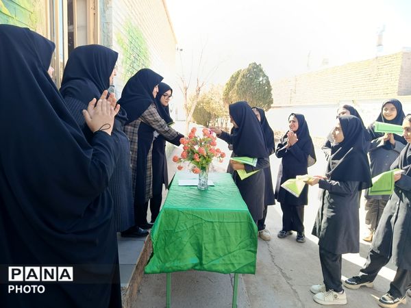 تجلیل از شاگردان برتر مدرسه گلشاد خلیل آباد