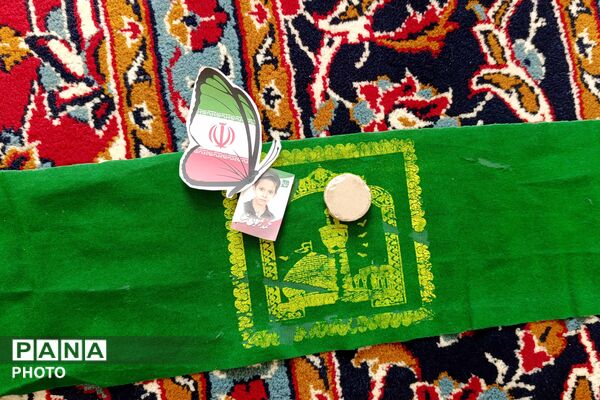 محفل انس با قرآن و برپایی نماز جماعت در مدرسه ابتدایی ایمان بجنورد