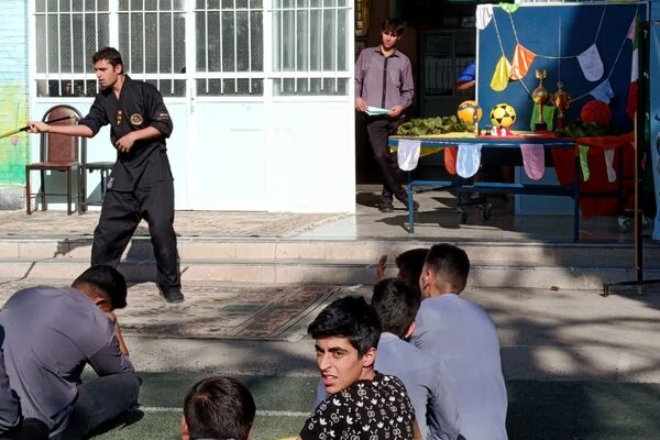 المپیاد ورزشی درون مدرسه‌ای با نمایش منش پهلوانی