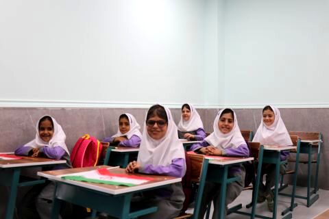 پایان تحصیل در کانکس برای کودکان بِگ‌وِردی/ افتتاح سه‌هزار و دهمین مدرسه برکت کشور به نام سردار شهیدحاجی‌زاده