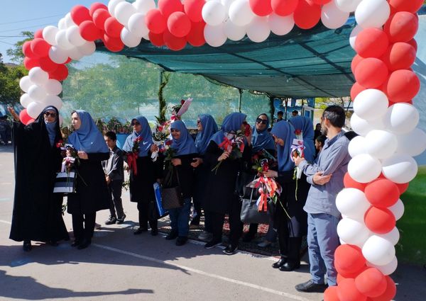 برگزاری جشن و تقدیر از معلمان در دبستان امامت یک