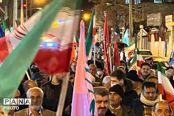 اجتماع بزرگ شبانه مردم فیروزکوه در میدان معلم