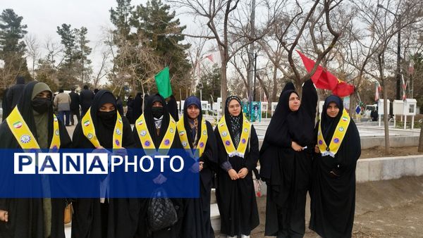 آیین غبارروبی و عطرافشانی مزار شهدا  