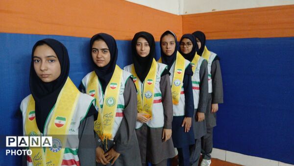 جشن عاطفه‌ها در مدرسه شهید مصطفی احمدی‌روشن فردیس
