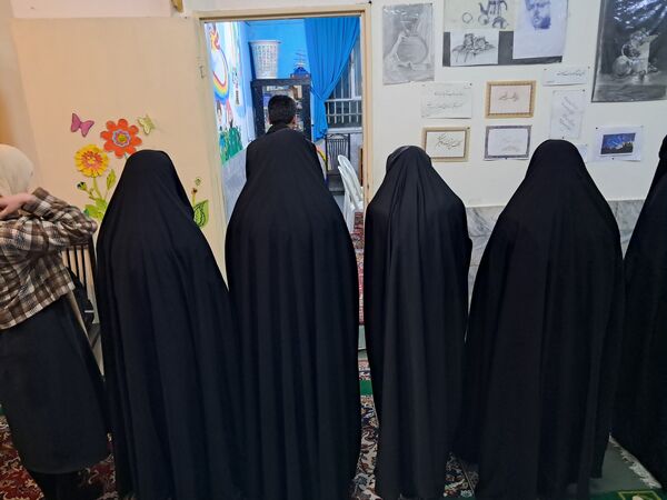 دورهمی دانش‌آموزان انجمن کانون امید انقلاب ناحیه پنج 