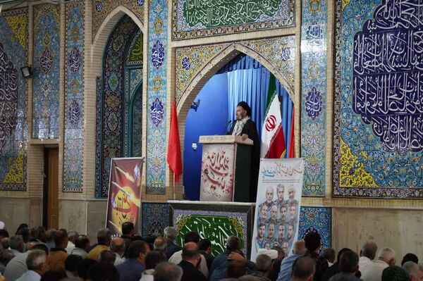 حضور مردم غیور خرم آباد در راهپیمایی و نماز جمعه خشم و نصر