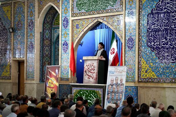 حضور مردم غیور خرم آباد در راهپیمایی و نماز جمعه خشم و نصر