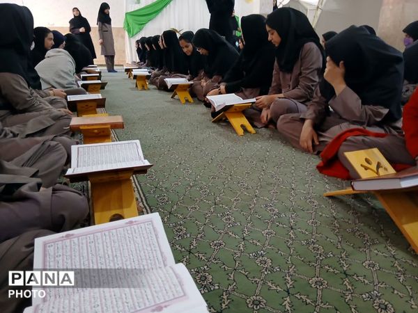 محفل انس با قرآن کریم به مناسبت ماه مبارک رمضان در آموزشگاه خلیج فارس مروست