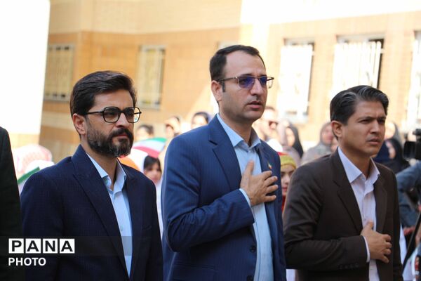 جشن شکوفه‌ها در بجنورد با نواخته‌شدن زنگ مهر و آغاز سال تحصیلی کلاس اولی‌ها