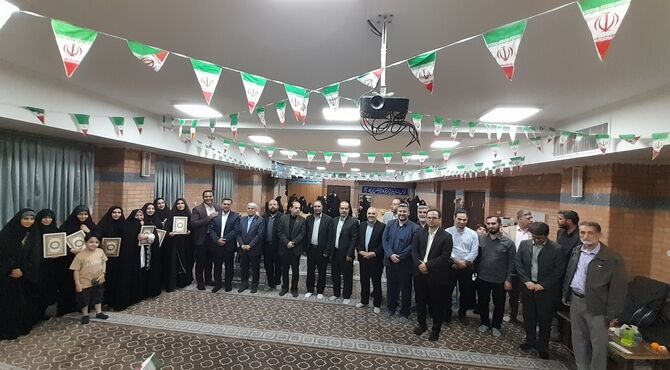 تجلیل از معلمان دبستان شهید‌ مهدی‌ هندویان‌ ناحیه یک