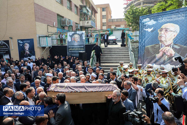 مراسم تشییع پیکر رئیس مجمع خیرین مدرسه‌ساز