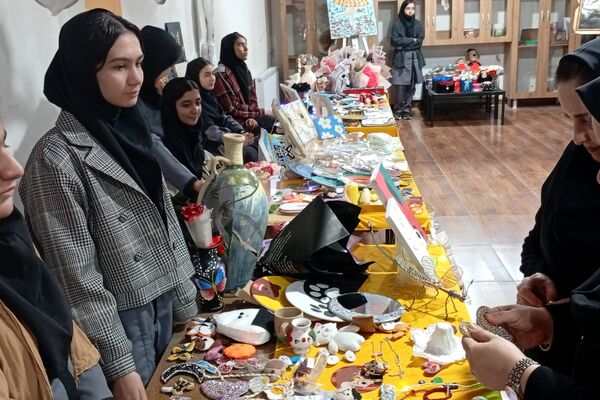 بازارچه خلاقیت؛ جشن خوداتکایی دختران خدیجه‌الکبری در قالب دست‌سازه‌ها و طعم‌ها