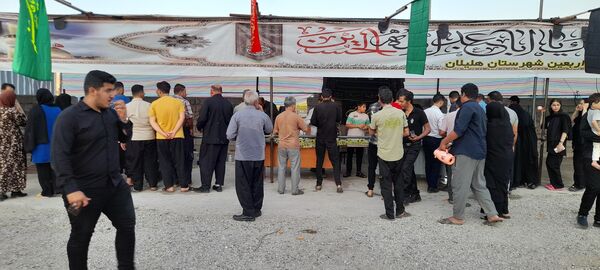 پذیرایی از زائران اربعین حسینی در مواکب پل سیمره ورودی شهرستان هلیلان 