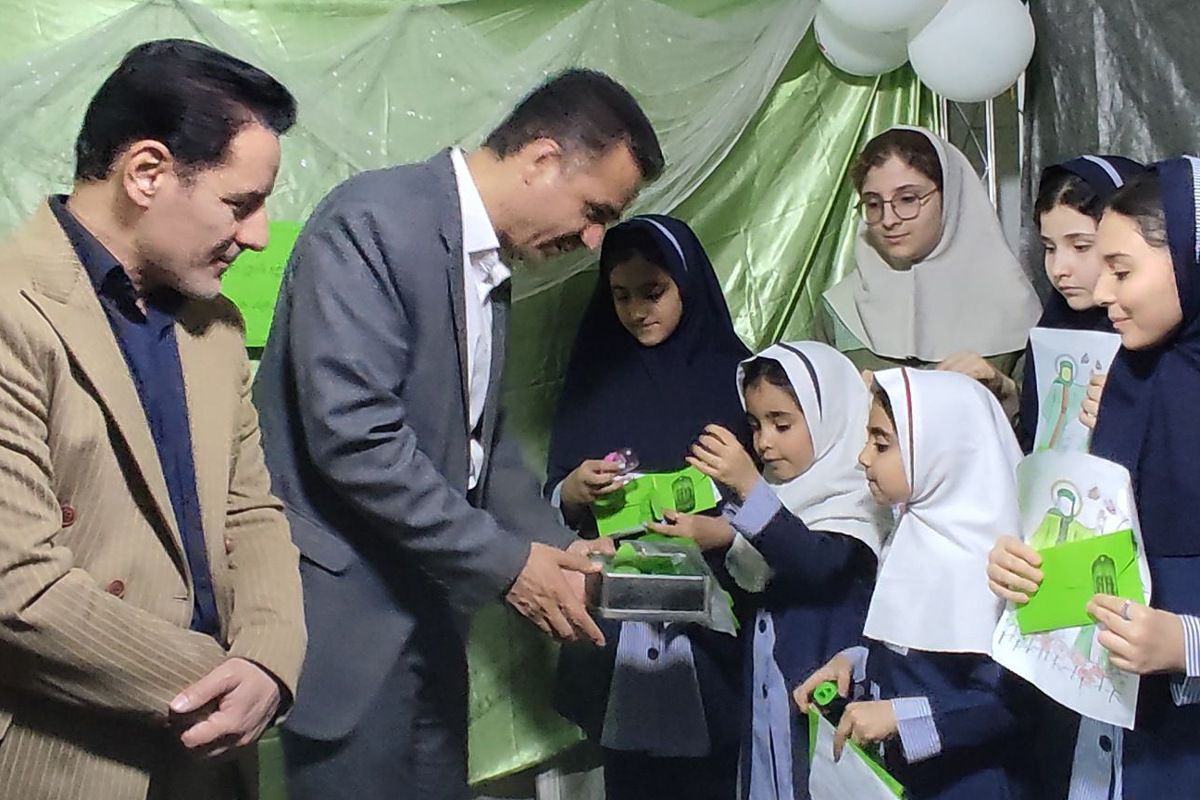 آموزش میهن‌پرستی در میدان عمل؛ روایت آموزش و پرورش از حضور دانش‌آموزان در تجمعات