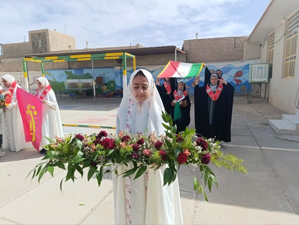 یاوران انقلاب در دبستان خدیجه کبری ابرکوه