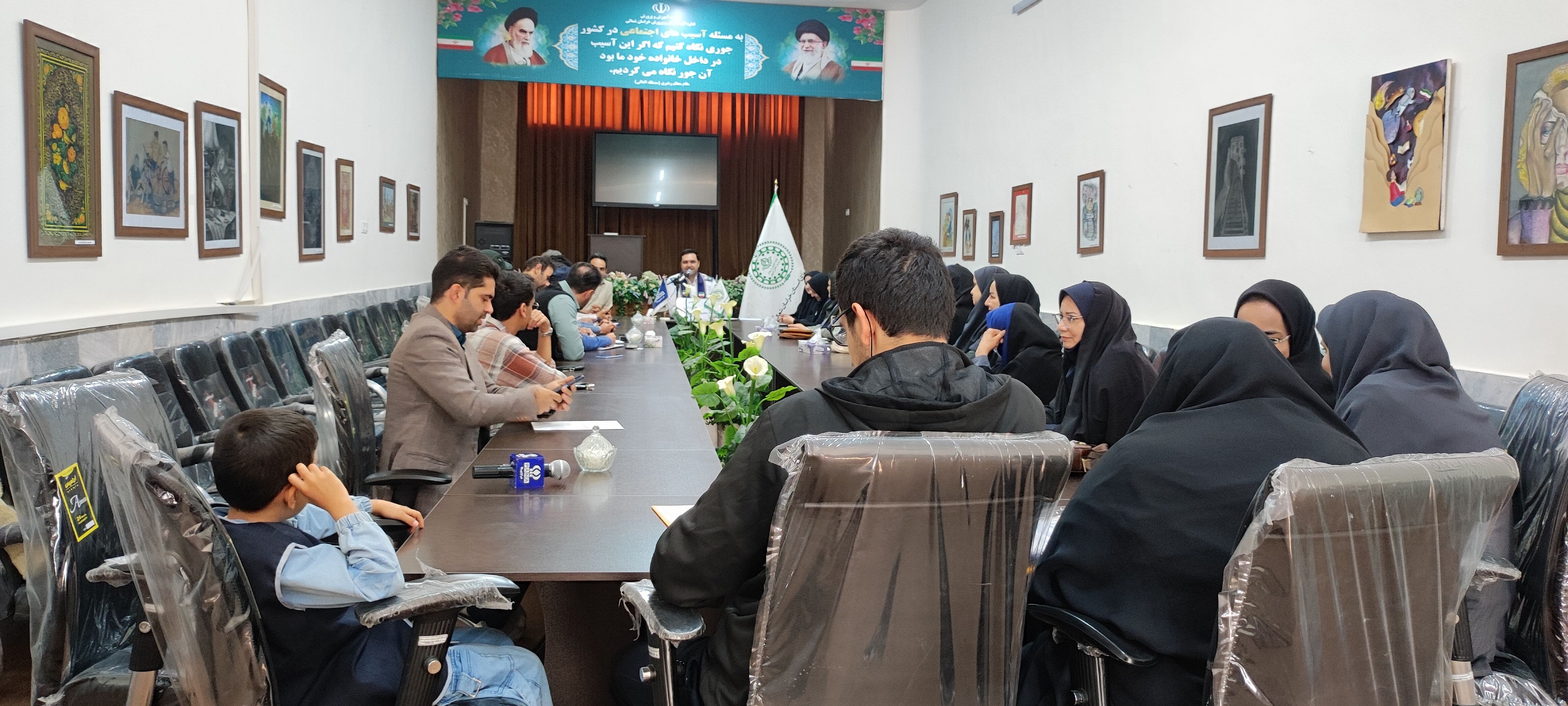 جلسه تقدیر از عوامل اجرایی همایش بزرگ یاوران مقاومت در کانون باهنر بجنورد