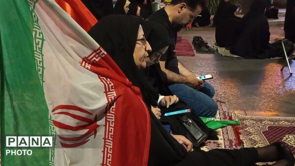 طنین دعای استغاثه در شب‌های مسجد جامع با حضور قلب مؤمنان