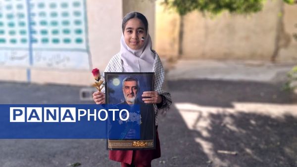 جشن باشکوه دهه فجر و پاسداشت پرچم جمهوری اسلامی در دبستان استقلال حاجی‌آباد