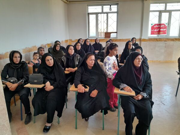 برگزاری جلسه آیین‌نامه انجمن اولیا و مربیان در دبیرستان خدیجه کبری منطقه زاغه