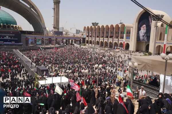 وداع با پیکر مطهر امام شهید در مصلای تهران