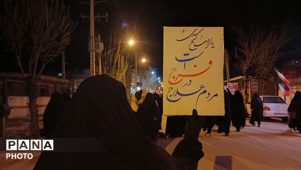 فارسان یکپارچه علیه استکبار فریاد «مرگ بر آمریکا» در آسمان شهر 