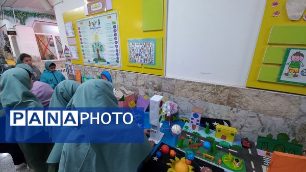 نمایشگاه هفته پژوهش در دبستان شاهد تحقیقی ناحیه ۶ مشهد مقدس