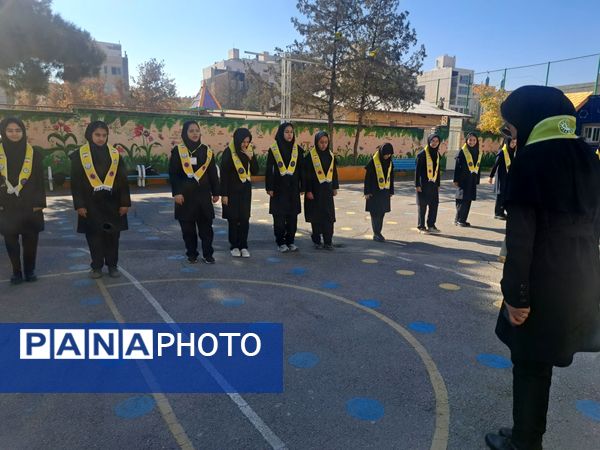 آموزش دوره پیشتازان در دبیرستان دخترانه علی افشار‌نژاد