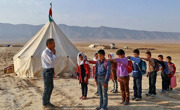 فاصله آموزش رسمی با فرهنگ بومی منجر به شکاف عمیق در عملکرد تحصیلی دانش‌آموزان شده است 