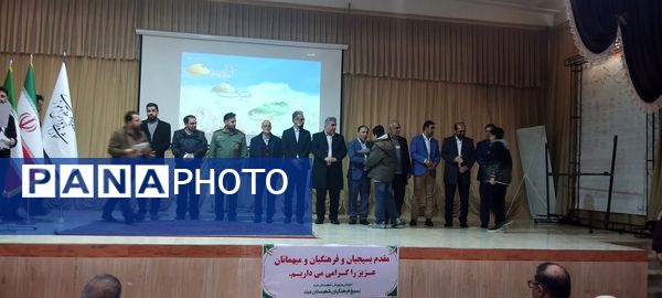 آیین تجلیل از نخبگان قرآنی و فرهنگی و هنری آموزش و پرورش مرند