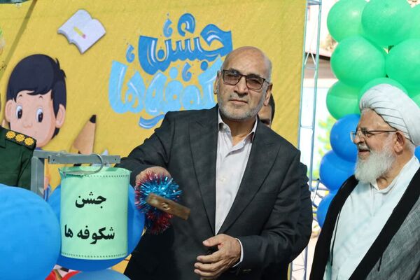 نواخته شدن زنگ شکوفه‌ها در دبستان محمد مهدی صالحی یزد