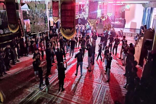 عزاداری شب هشتم ماه محرم در شهر بار 