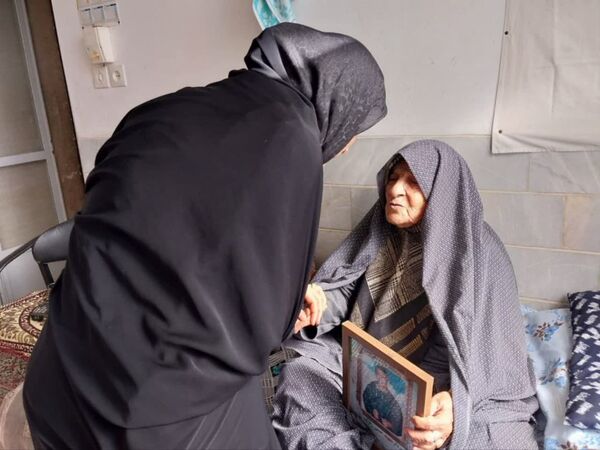 دیدار با خانواده شهدا زمینه‌‌ساز عزتمندی و افتخار
