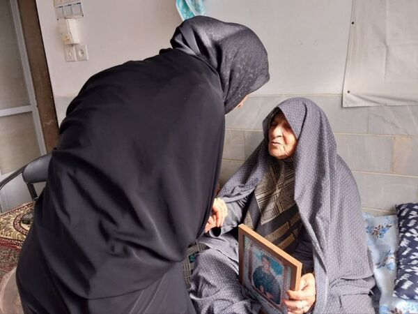دیدار با خانواده شهدا زمینه‌‌ساز عزتمندی و افتخار