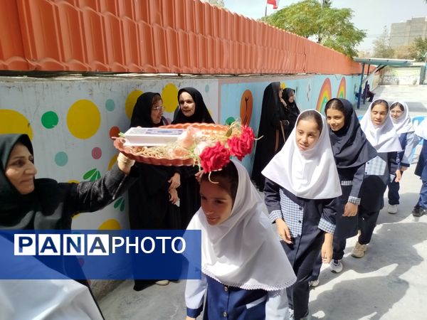 زنگ مهر در دبستان دخترانه سما با حضور مسئولان آموزش و پرورش و دانشگاه آزاد اسلامی کاشمر 
