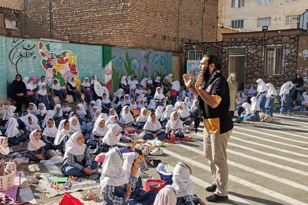 جشن روز دختر و روز جهانی کودک در دبستان زنده یاد قمصری