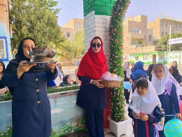 جشن شکوفه ها در مدارس شهرستان قدس، آغاز طلایی و شیرین  سال تحصیلی