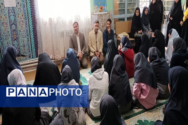 تقدیر از دانش‌آموزی که گوشواره‌اش را در طرح مشق همدلی اهدا کرد