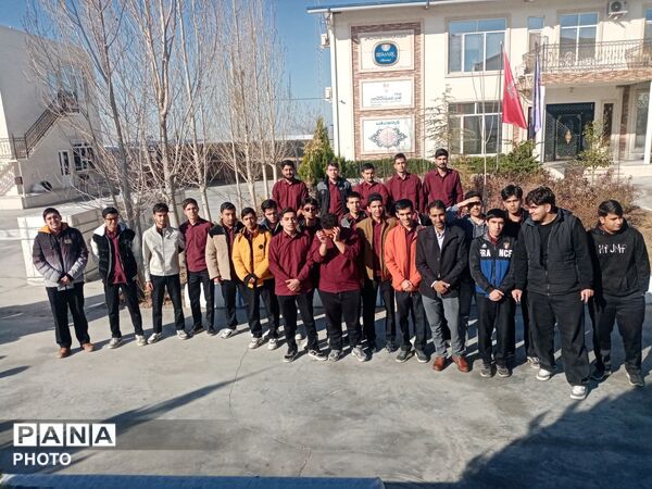 بازدید دانش آموزان دبیرستان نمونه آیت‌الله خامنه‌ای از شهرک صنعتی کاشمر